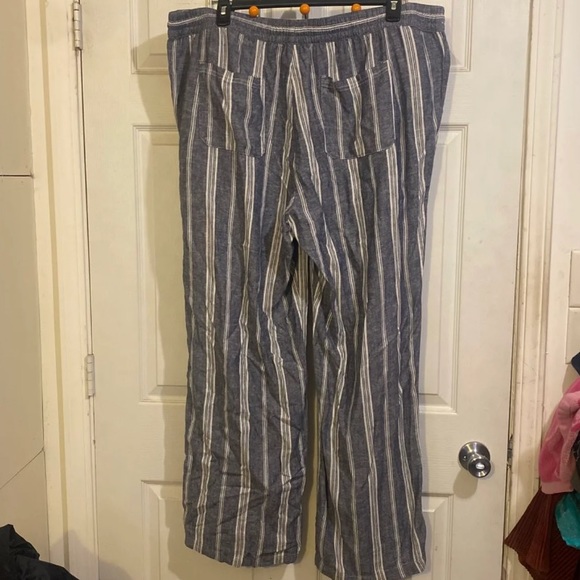 SOLD***3/$15***Old Navy NWOT Women's Blue Pinstripe Pants Size XXL - Picture 2 of 4